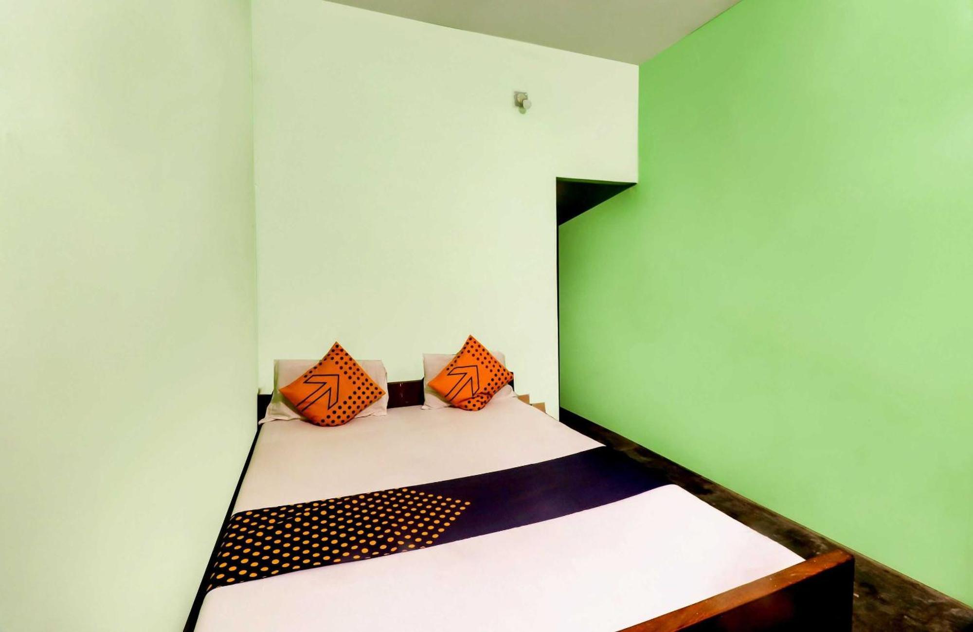 Spot On Mishra Guest House Варанаси Экстерьер фото