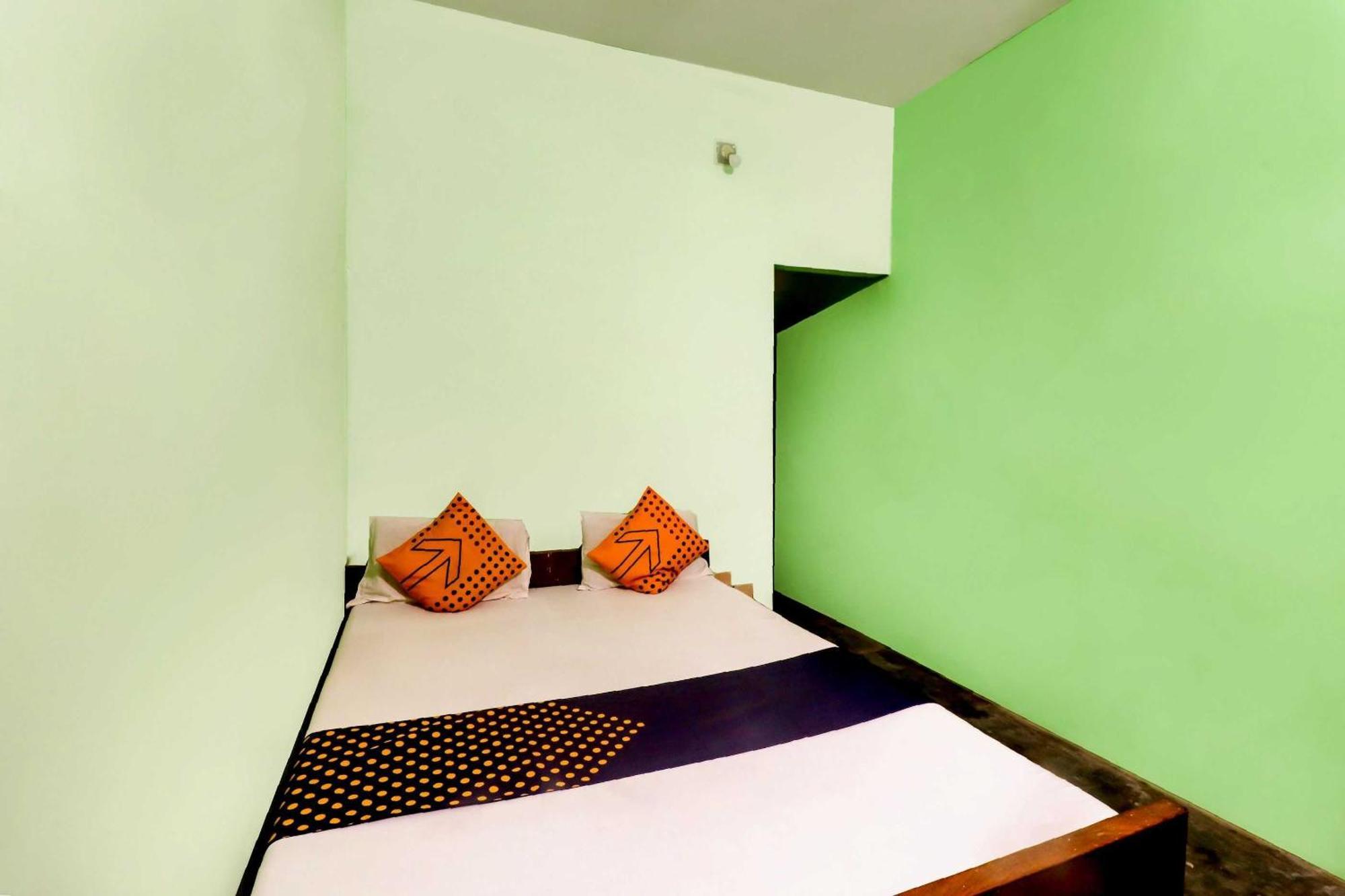 Spot On Mishra Guest House Варанаси Экстерьер фото