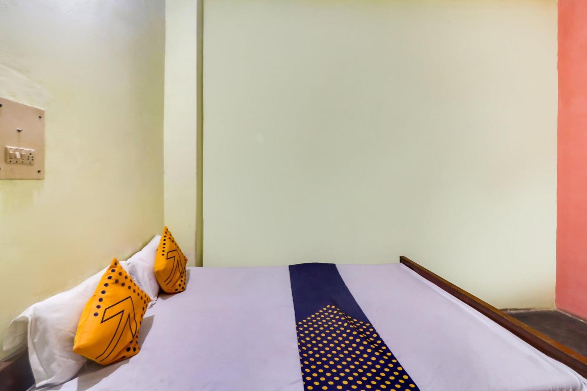 Spot On Mishra Guest House Варанаси Экстерьер фото