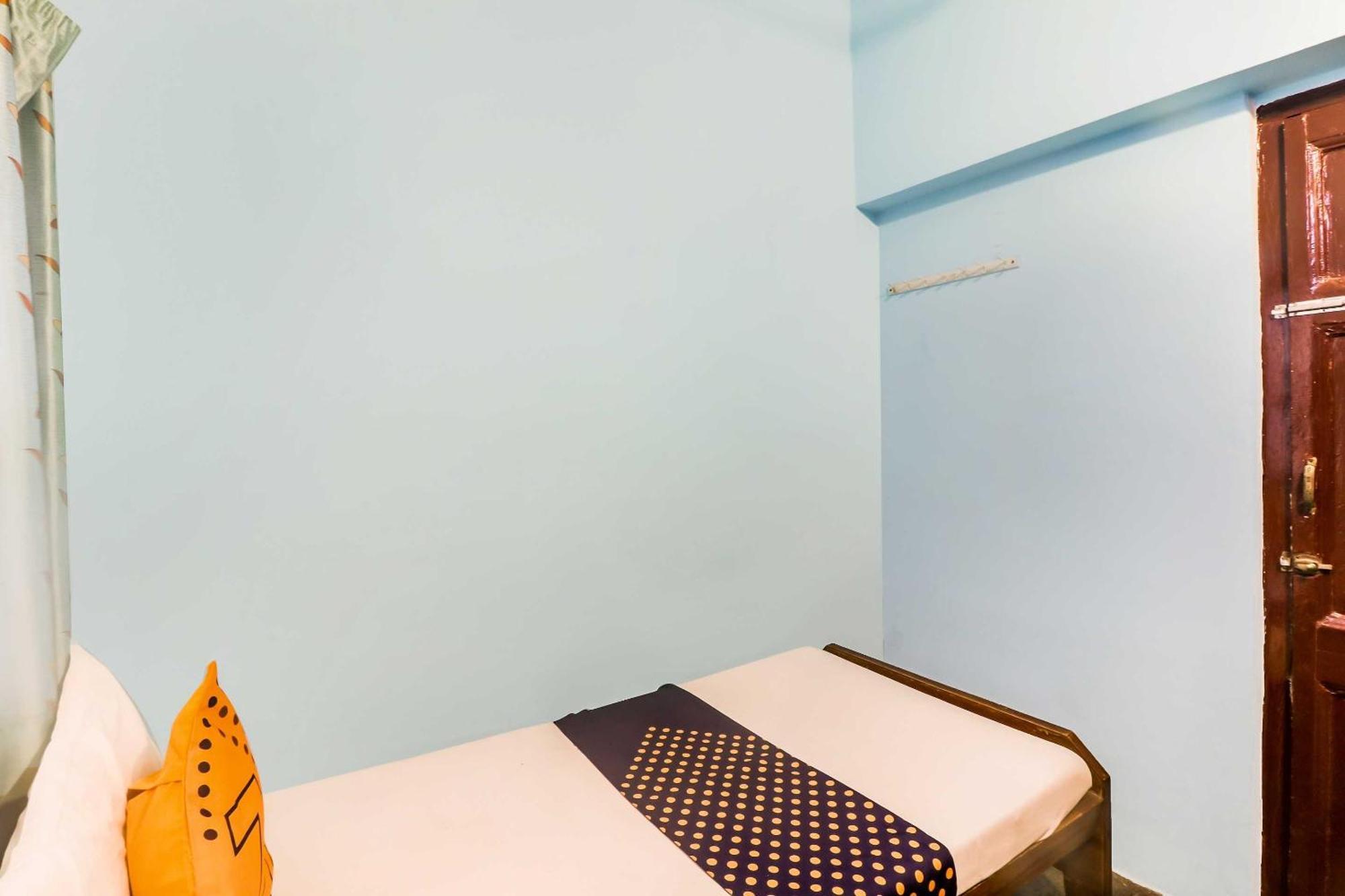 Spot On Mishra Guest House Варанаси Экстерьер фото