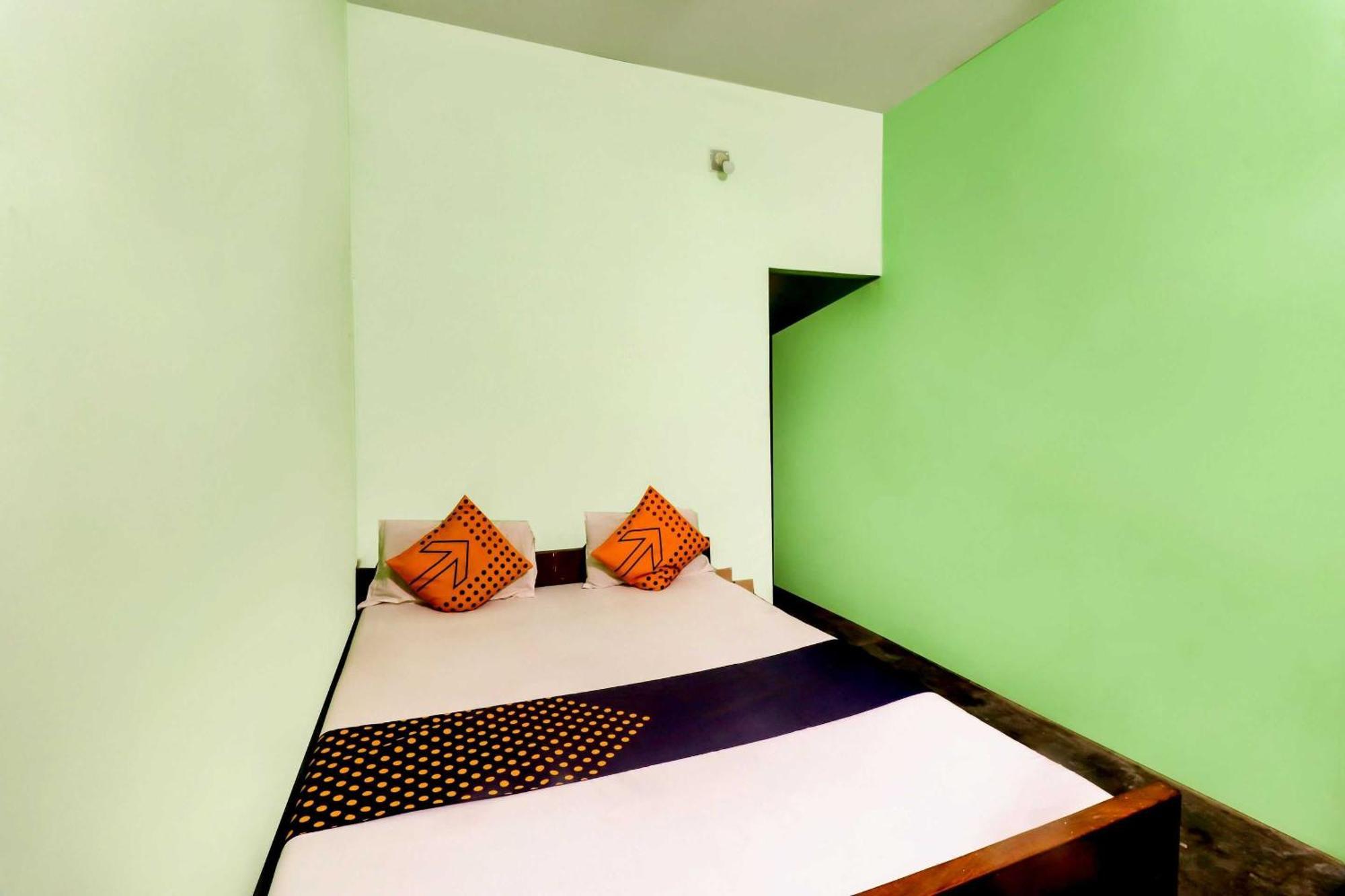 Spot On Mishra Guest House Варанаси Экстерьер фото